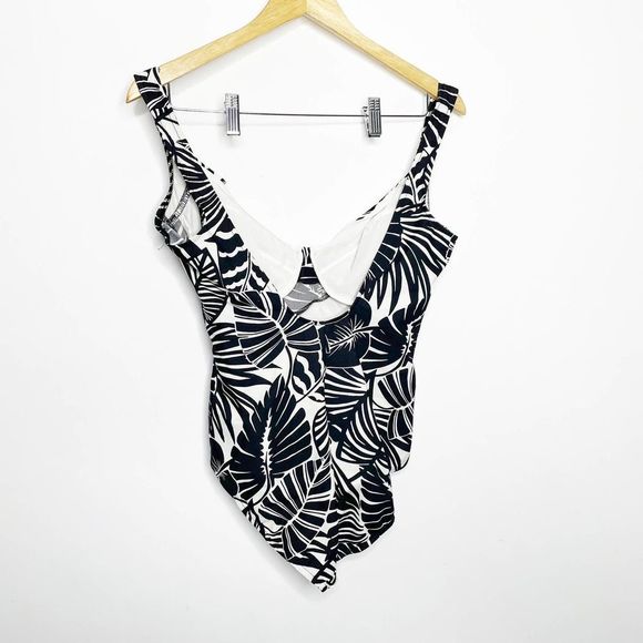 Miraclesuit Must Haves Escape one piece swimsuit black white palm leaf US 14 - Picture 7 of 8